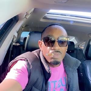 Meet your Posher, Larry